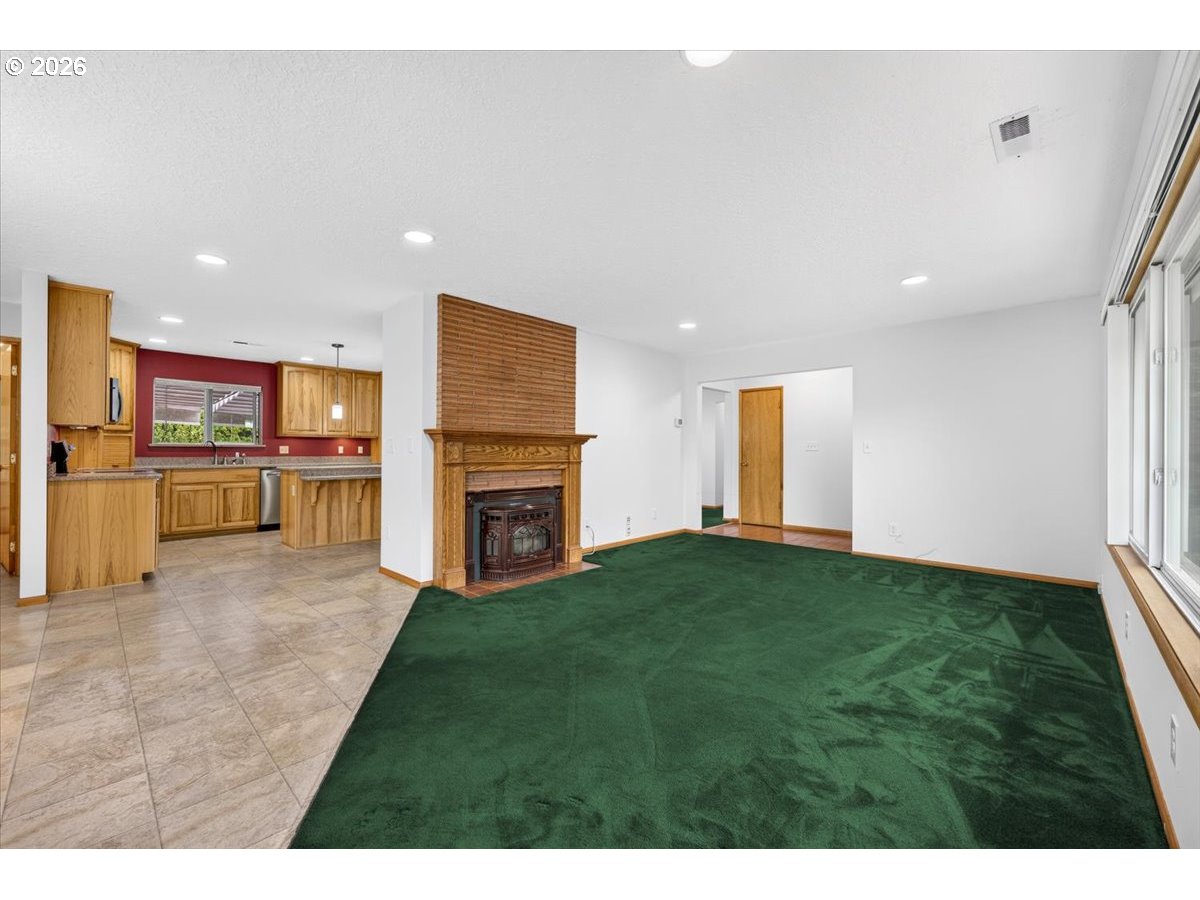 3644 Holly DR
