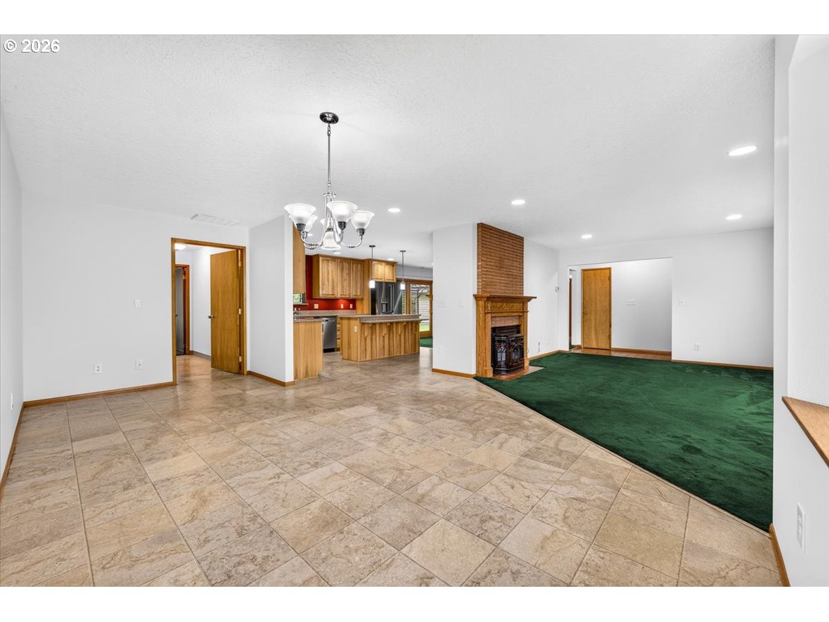 3644 Holly DR