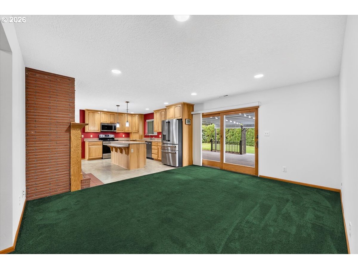 3644 Holly DR