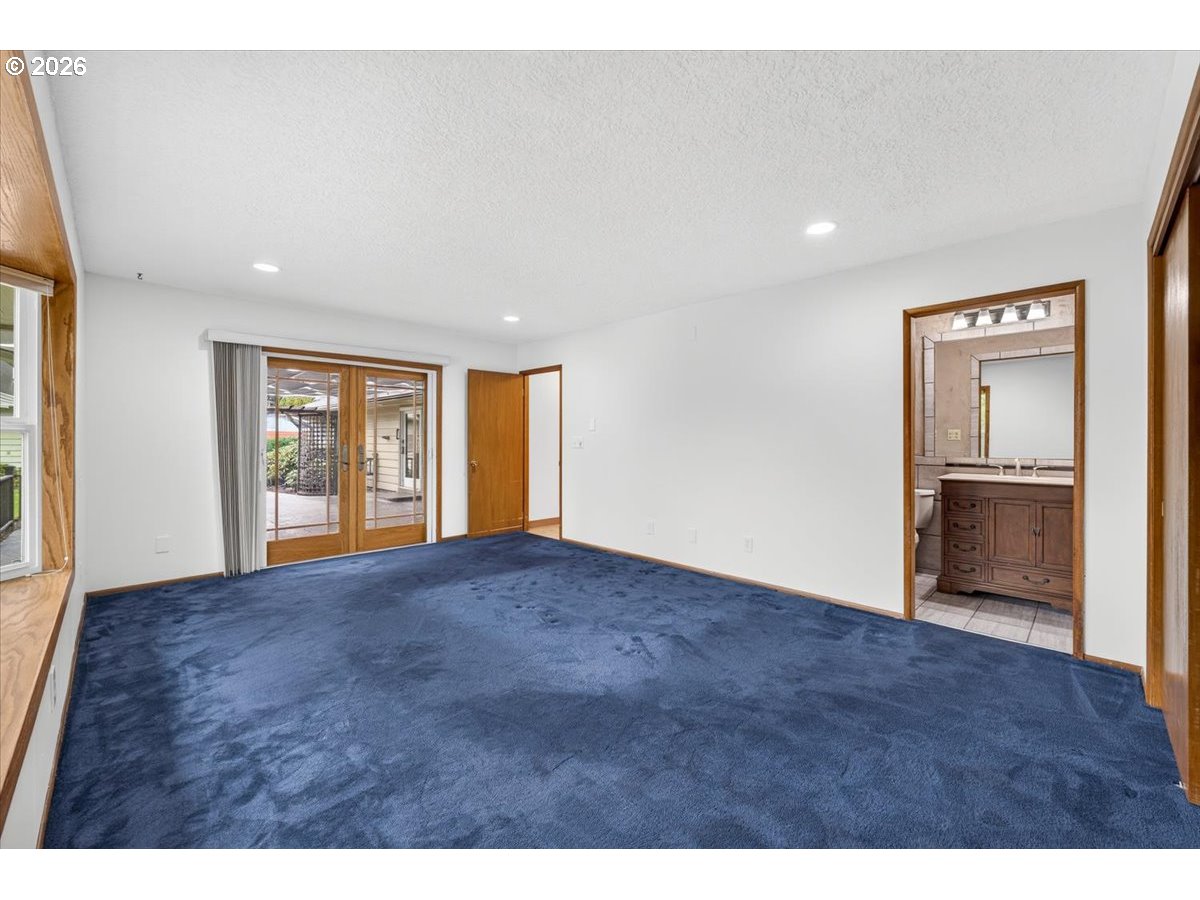 3644 Holly DR