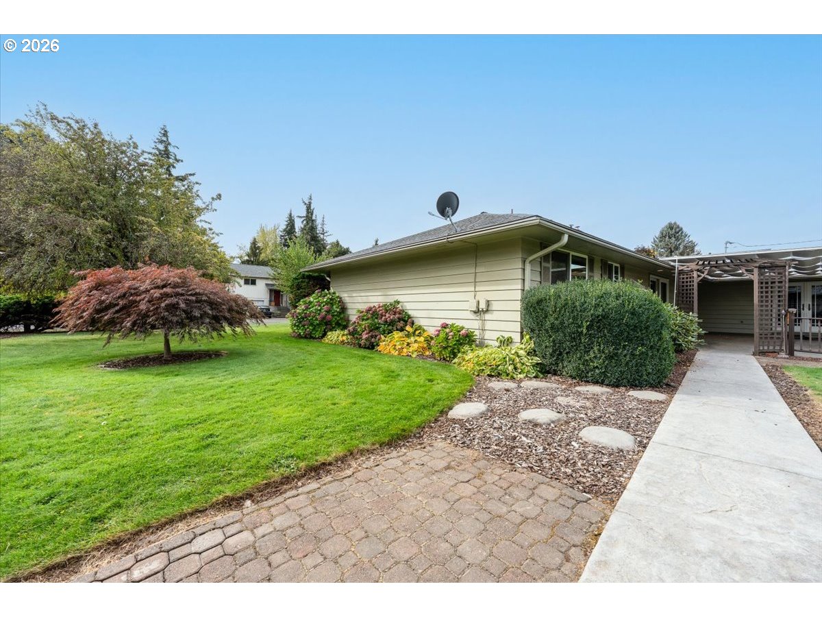 3644 Holly DR
