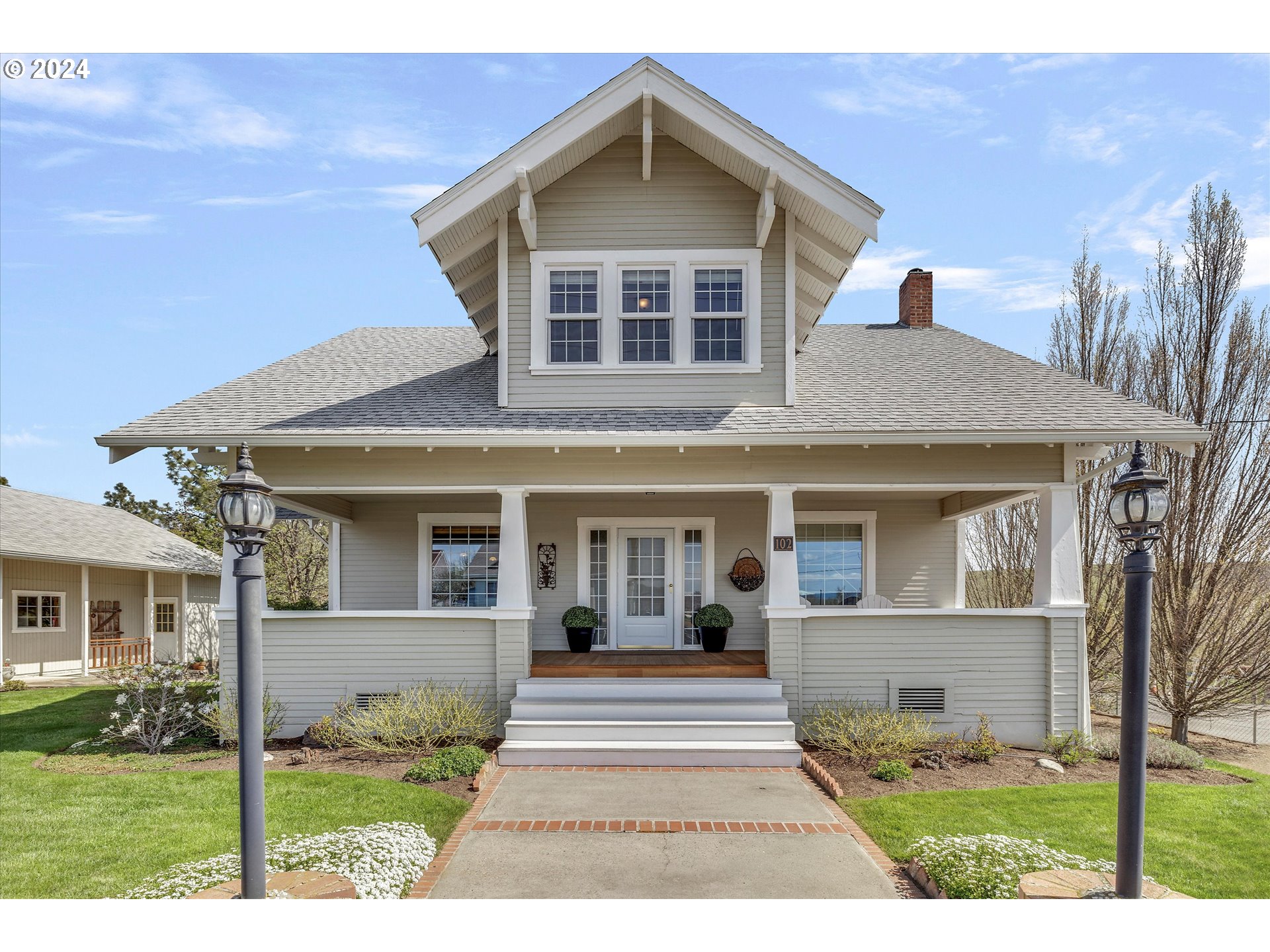 Candice Richards Hood River & White Salmon Real Estate Agent