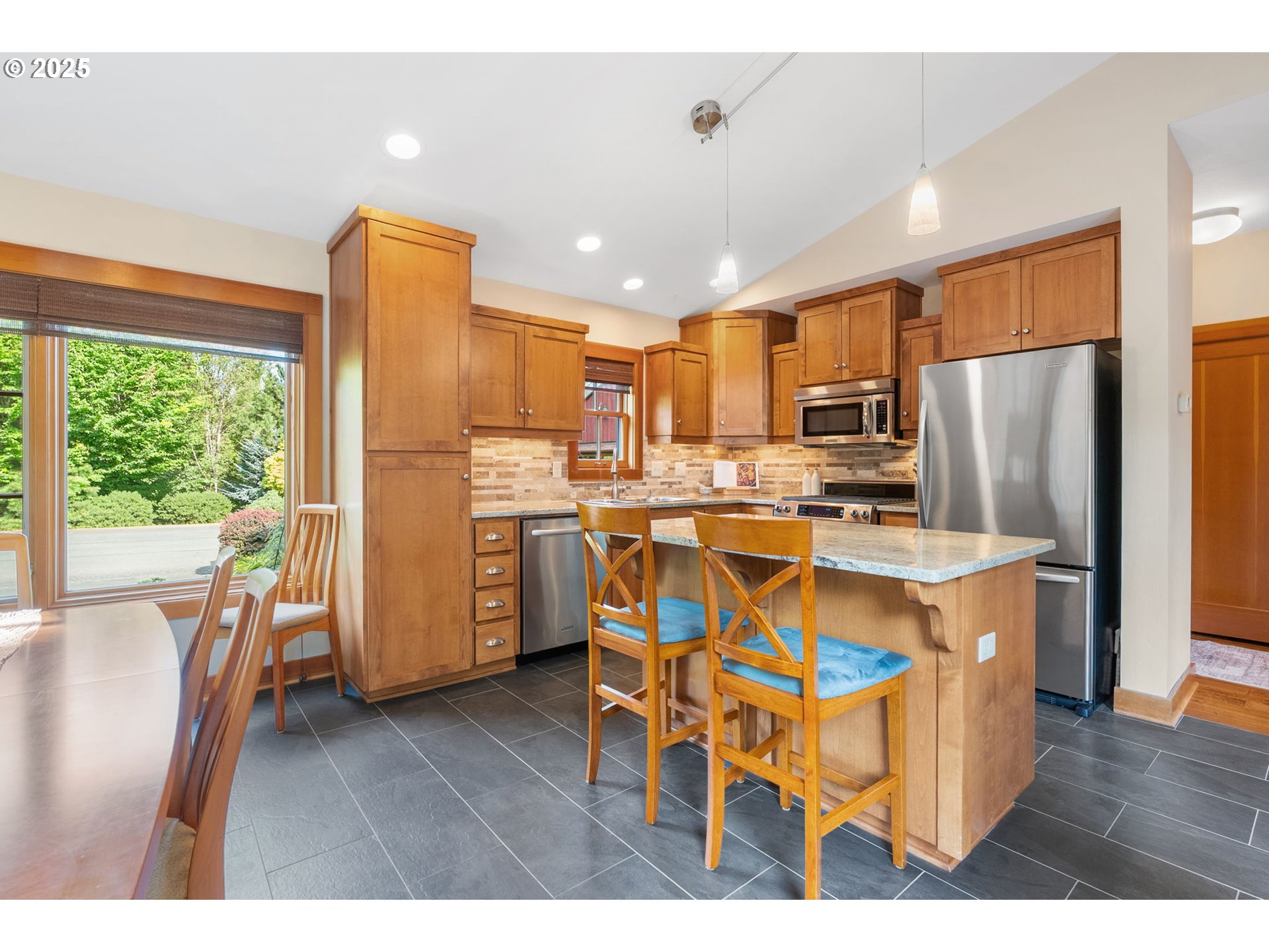 909 Nina LN