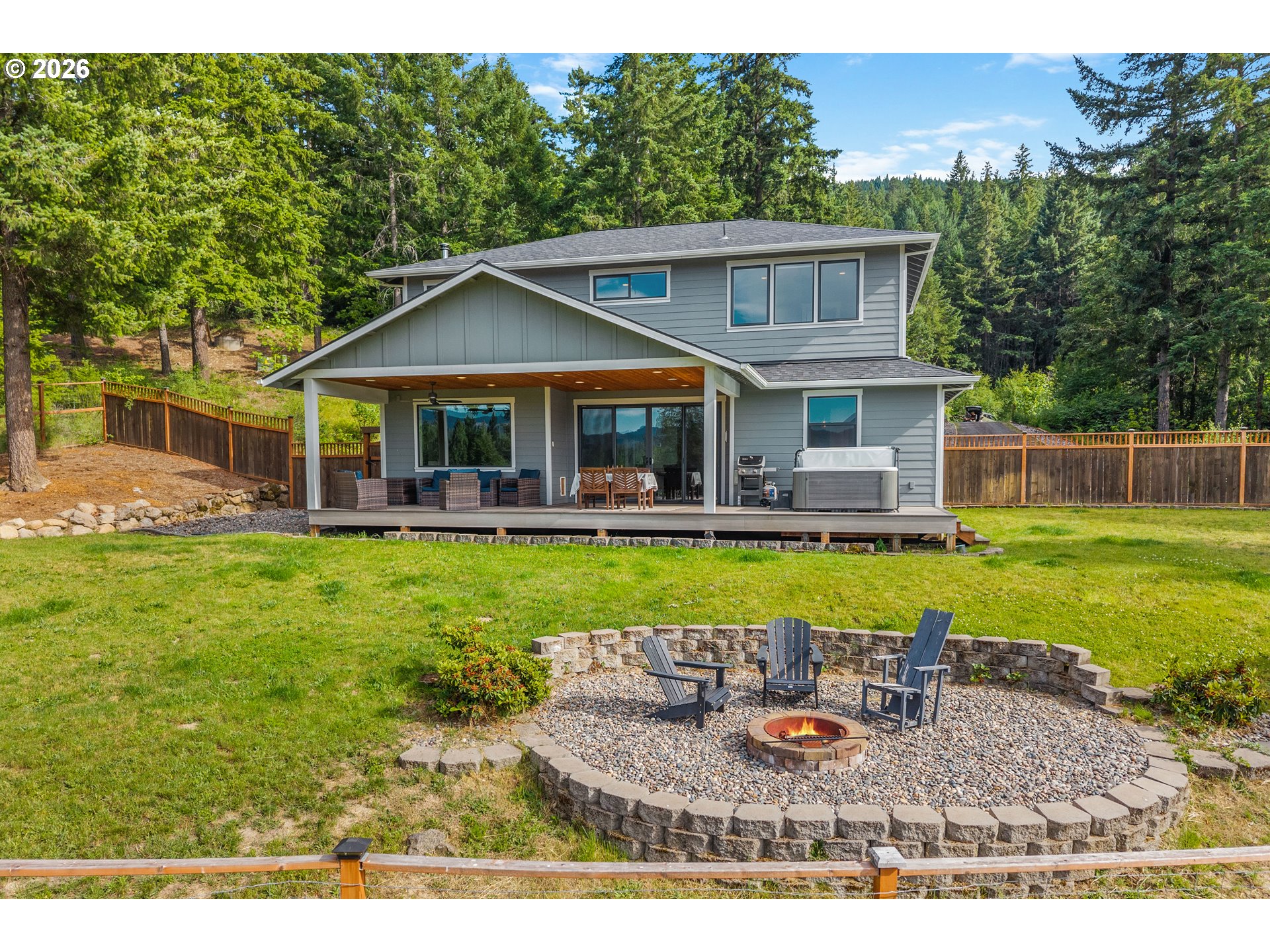 11 Fairway LN