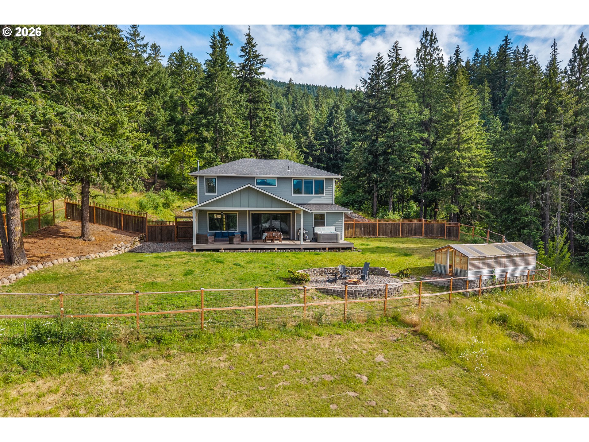11 Fairway LN