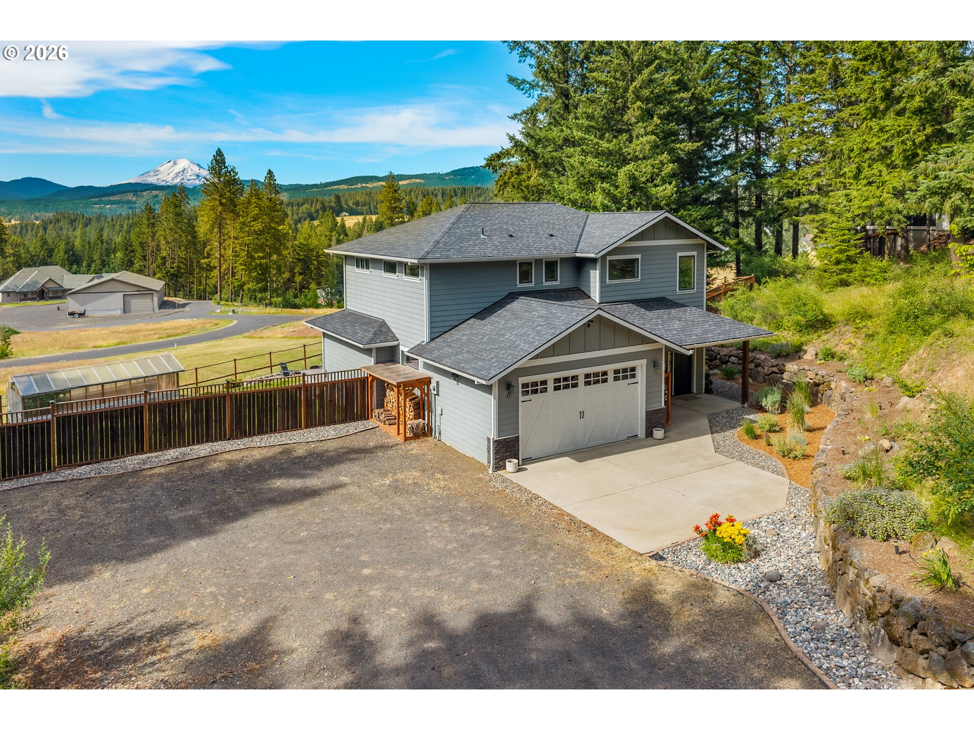 11 Fairway LN