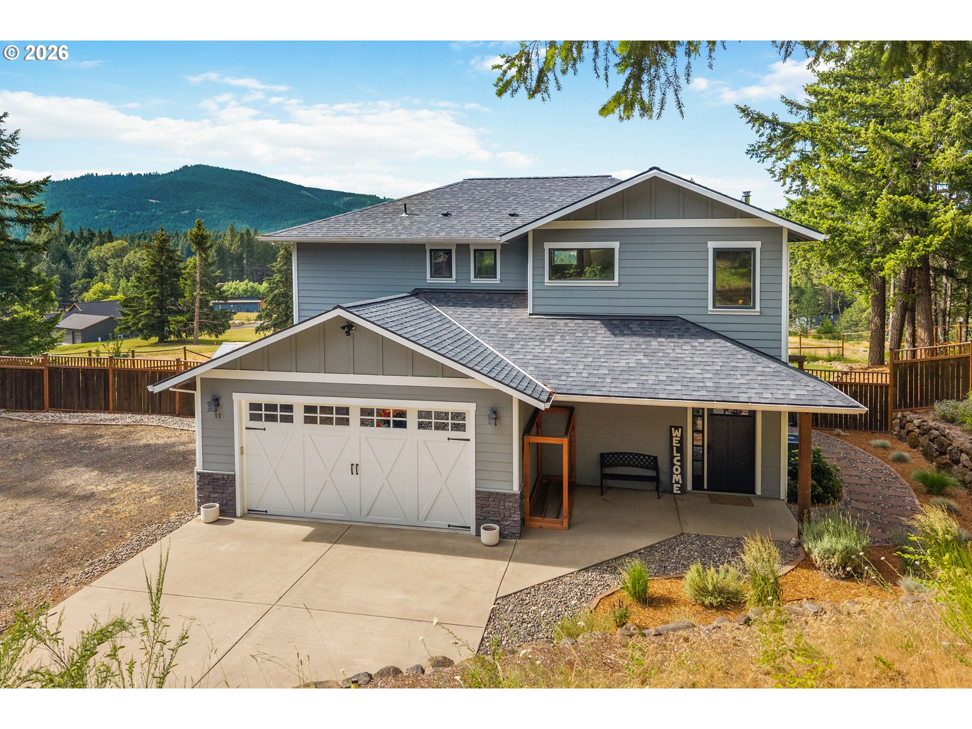 11 Fairway LN