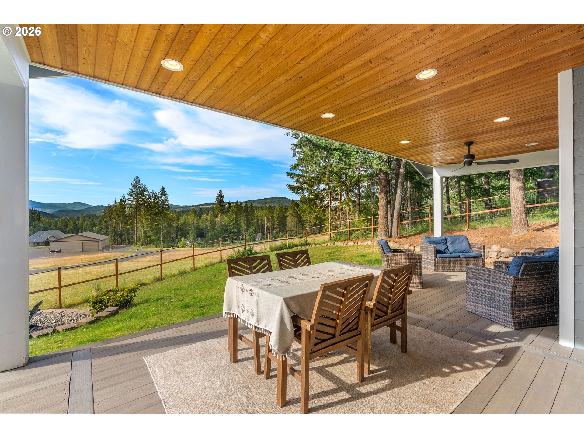 11 Fairway LN