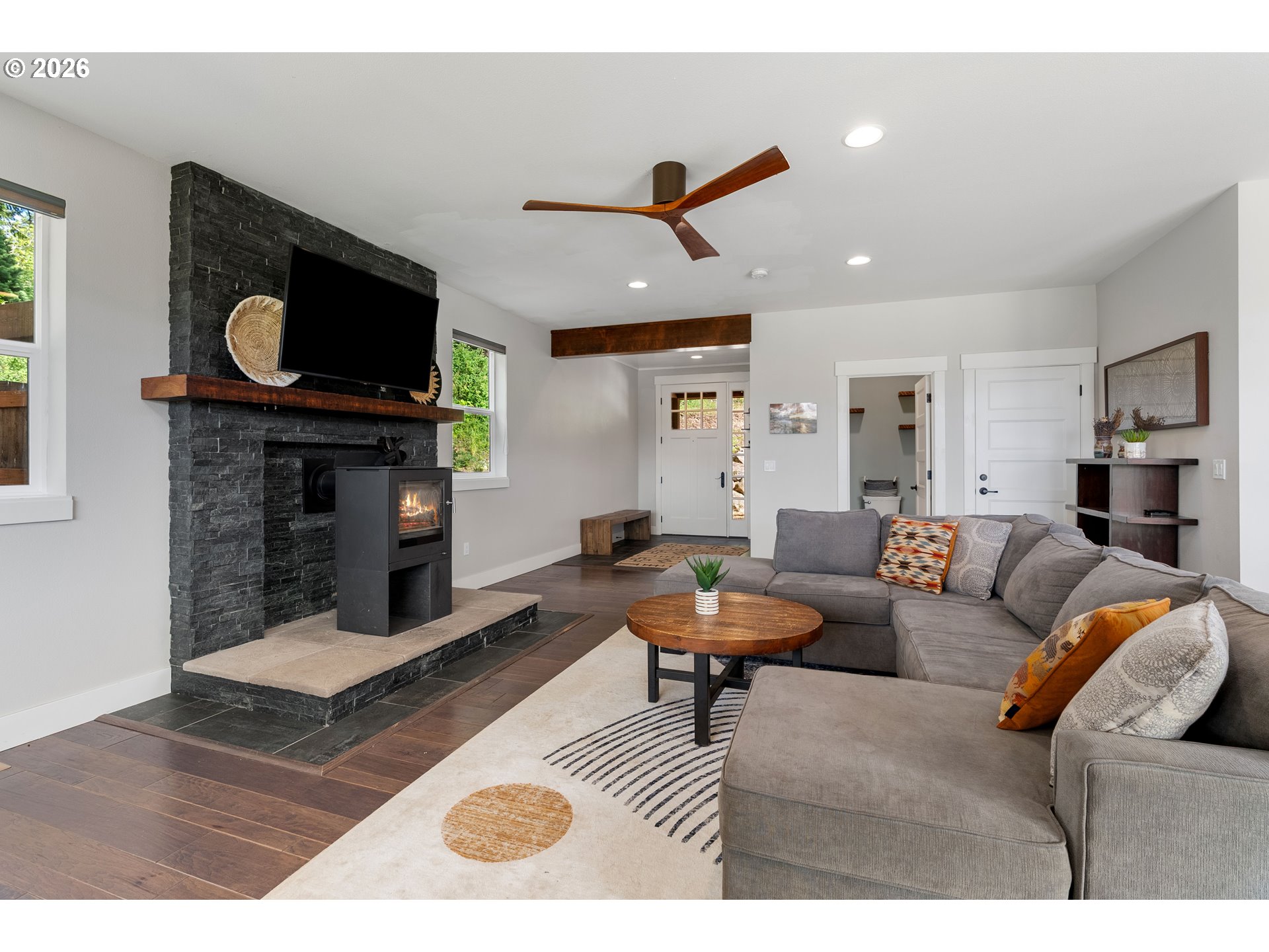11 Fairway LN