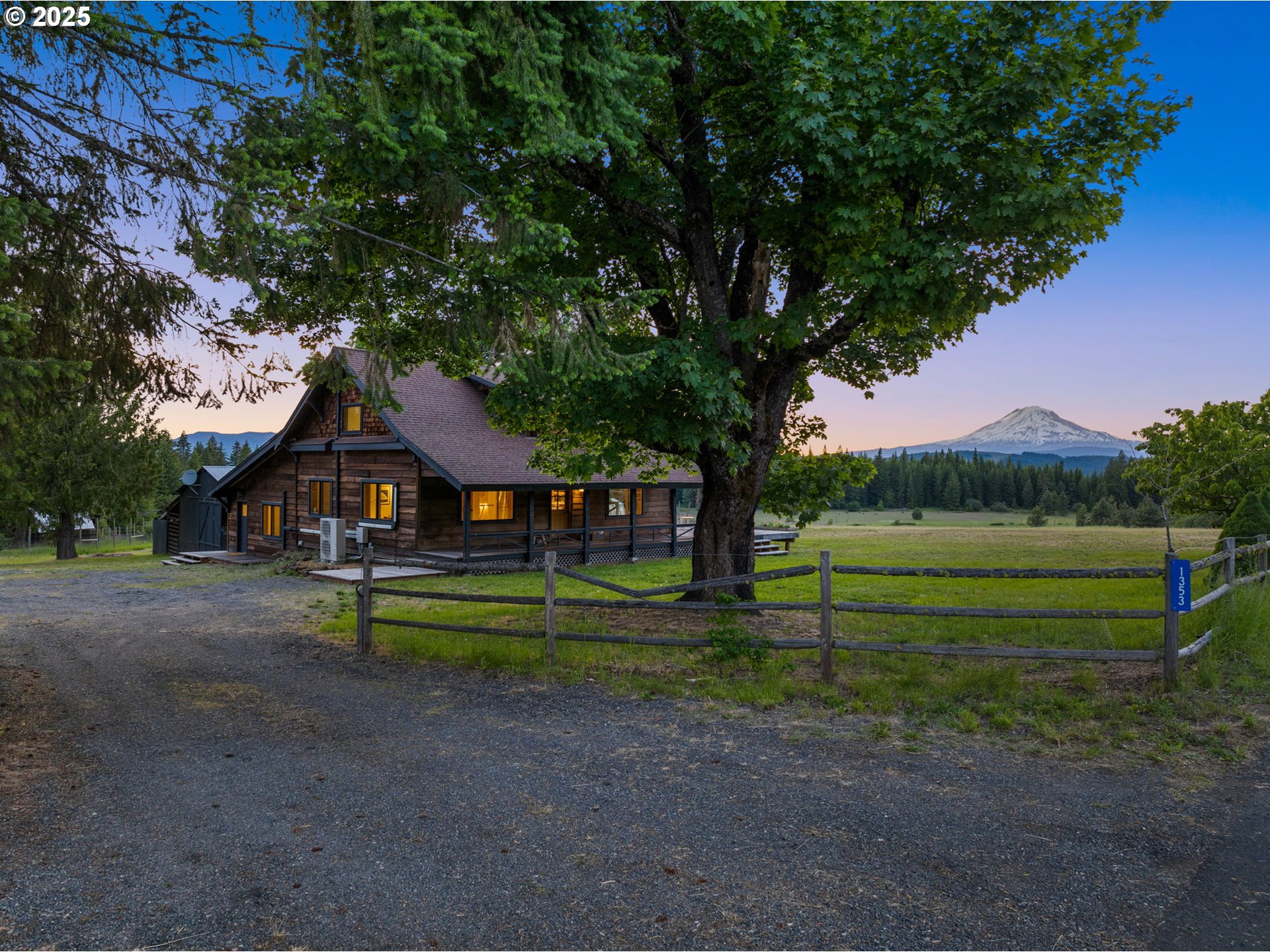 1353 Snowden RD