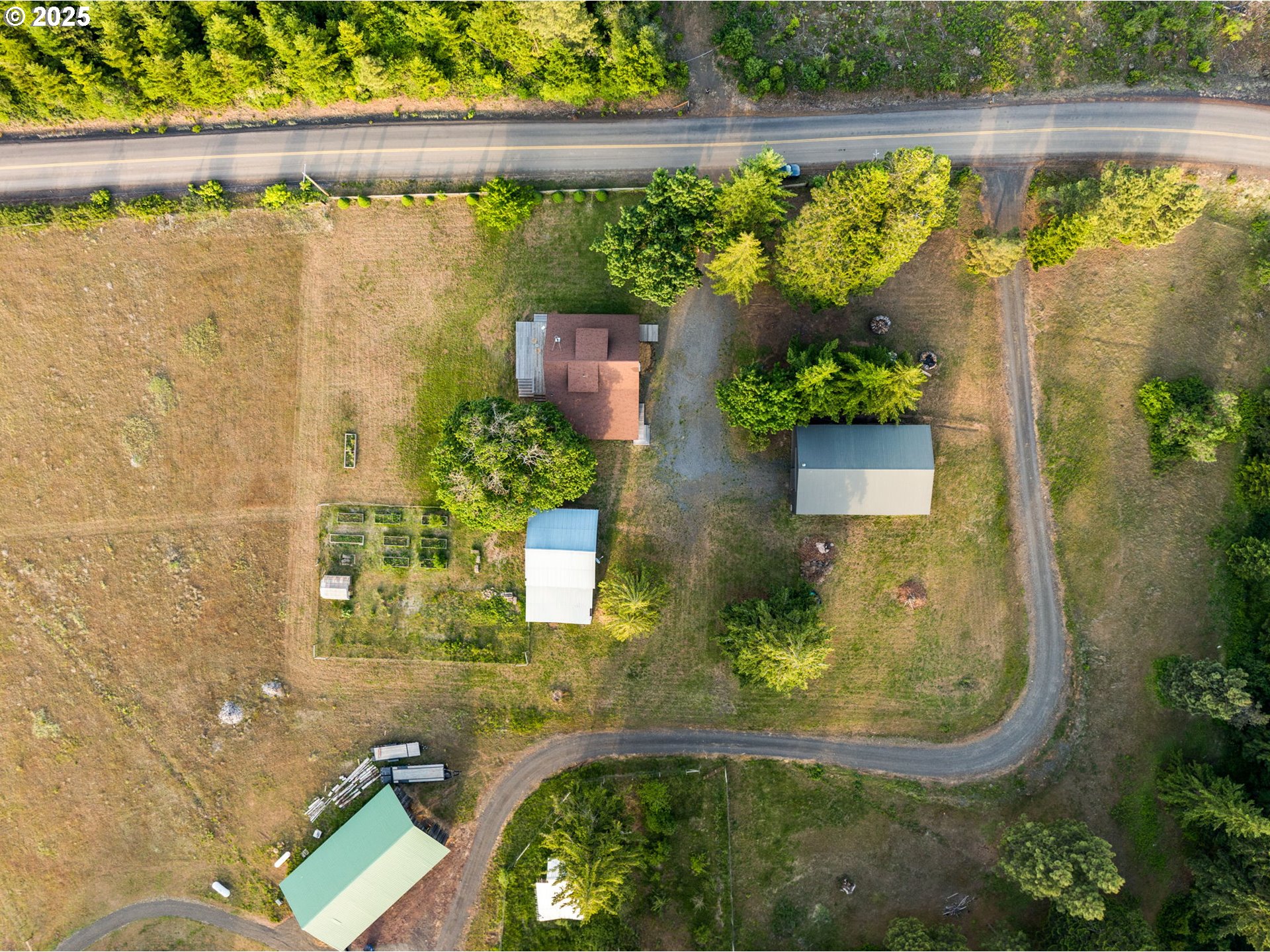 1353 Snowden RD