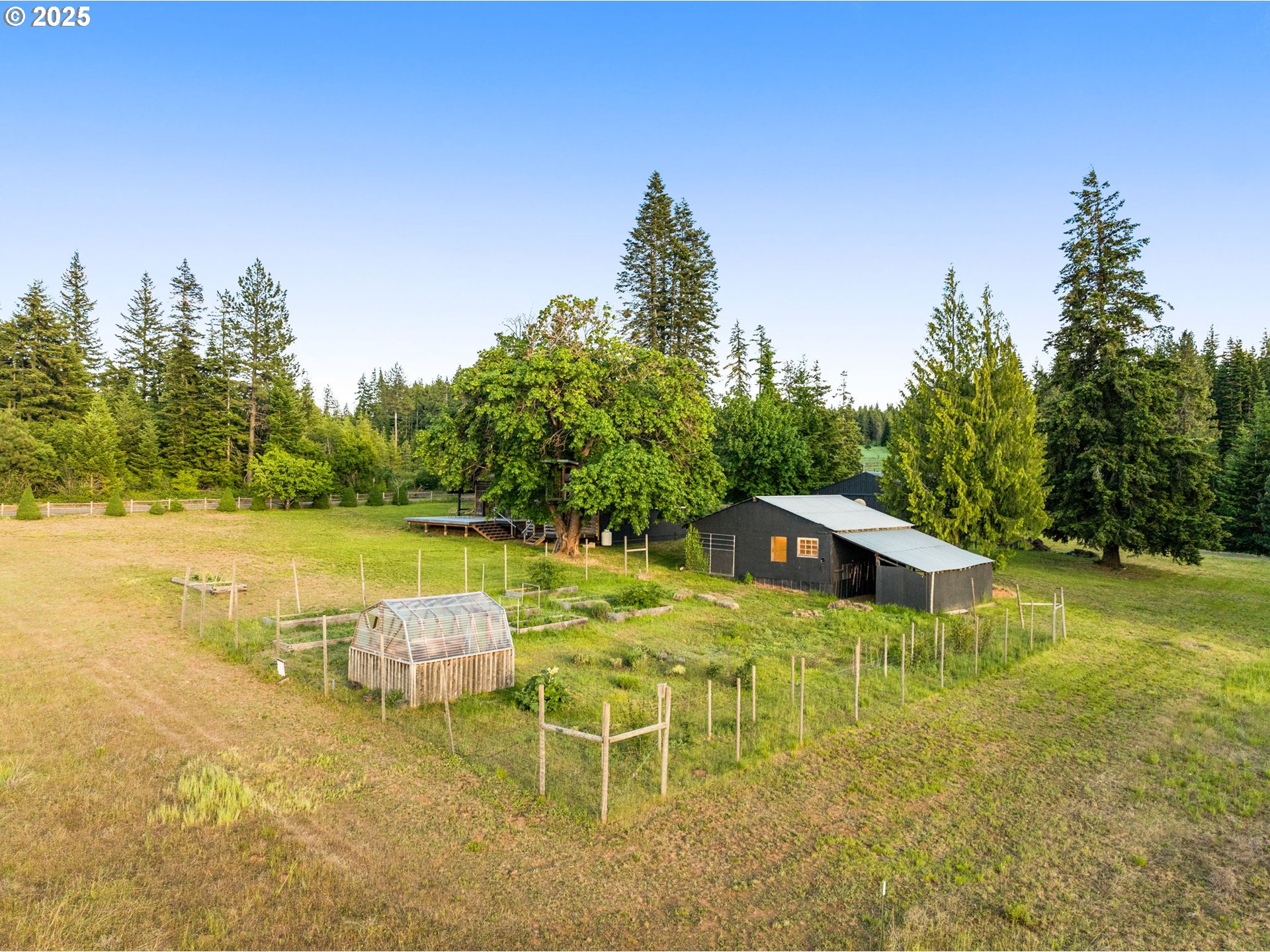 1353 Snowden RD
