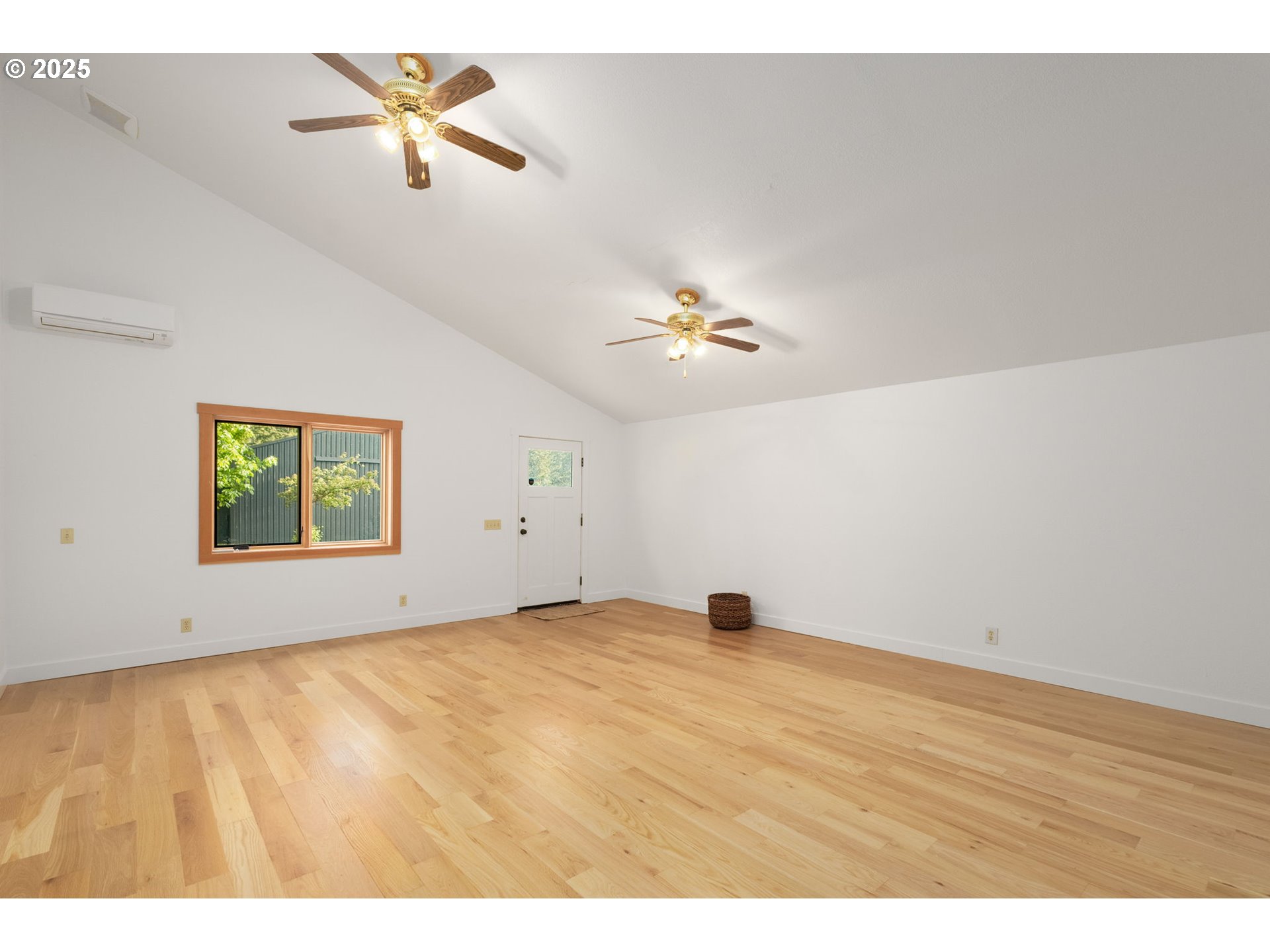 1353 Snowden RD
