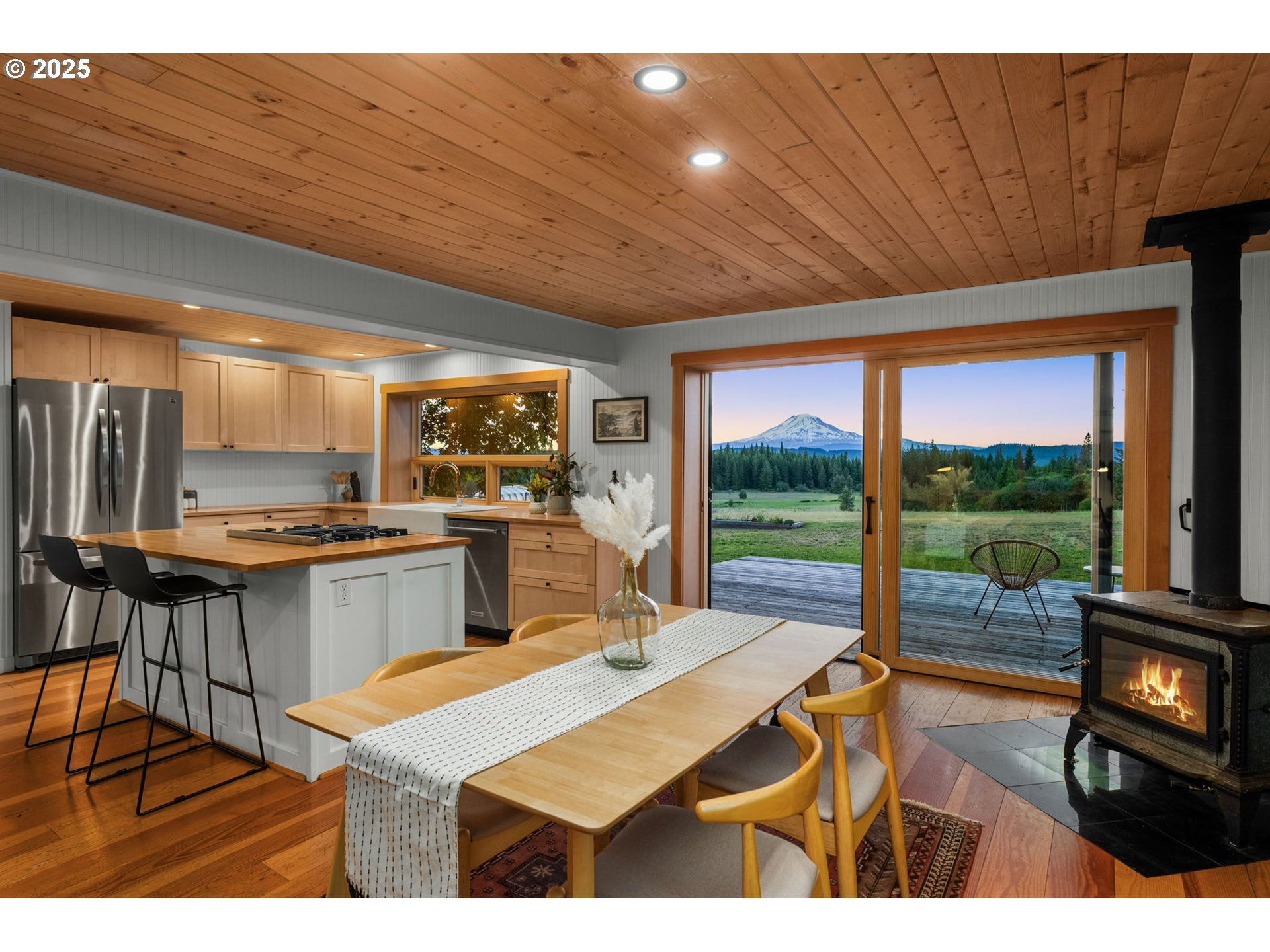1353 Snowden RD
