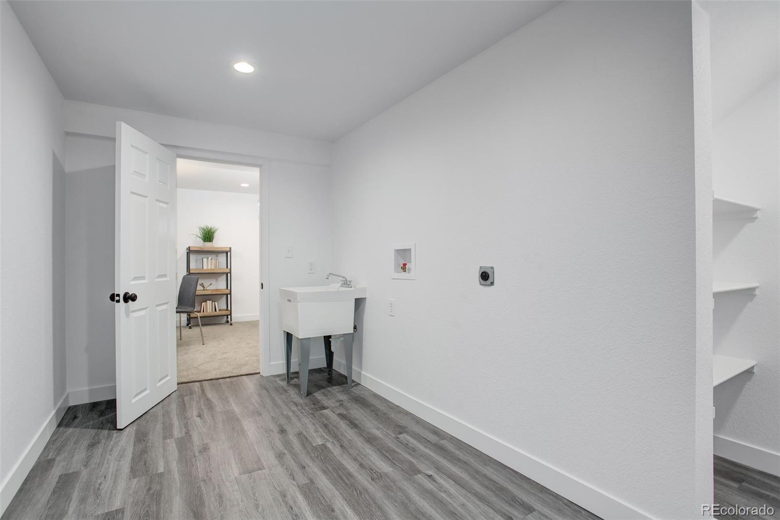 1978 S Raleigh Street