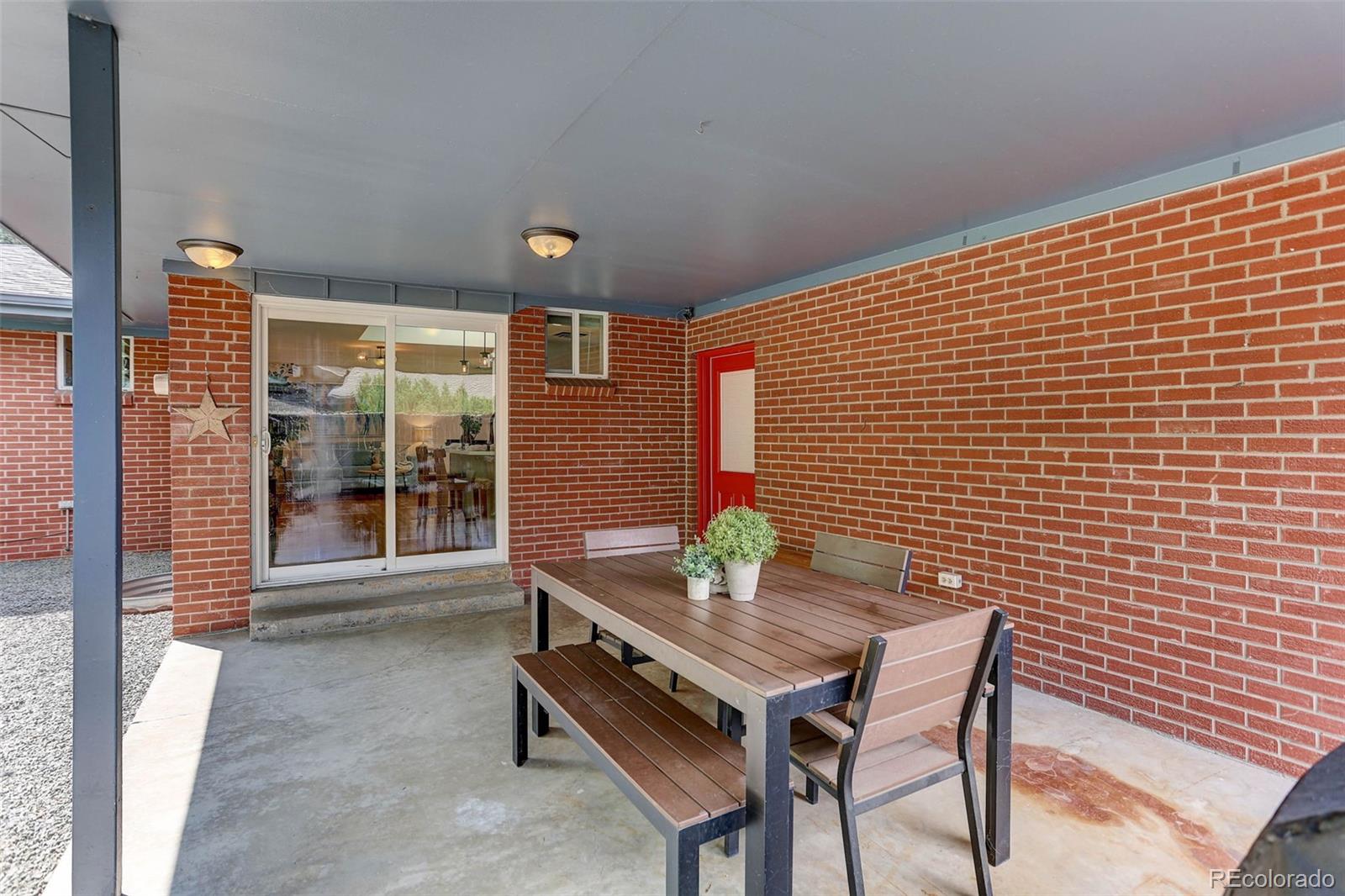 2140 E Columbia Place