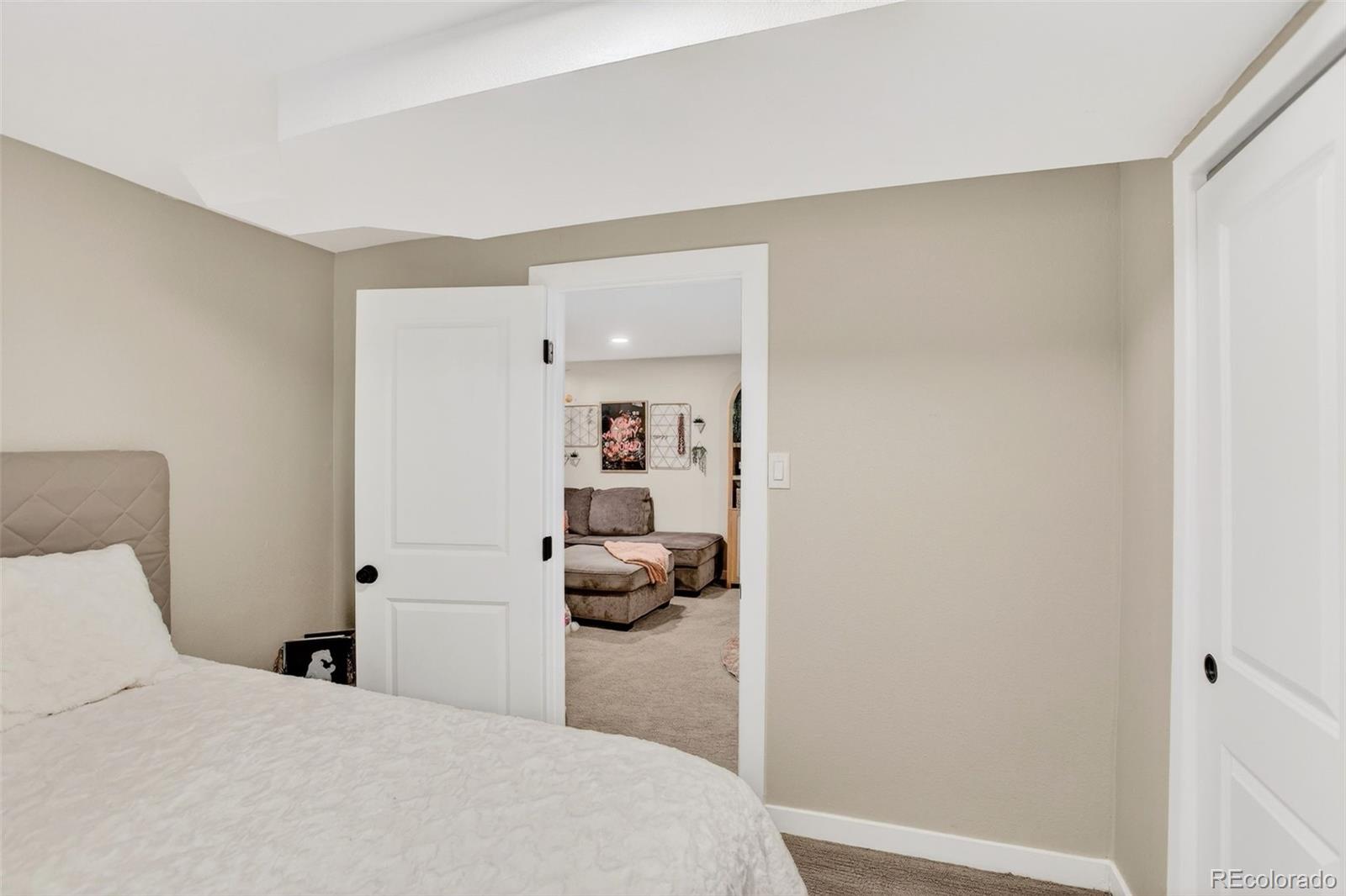2732 S Downing Circle