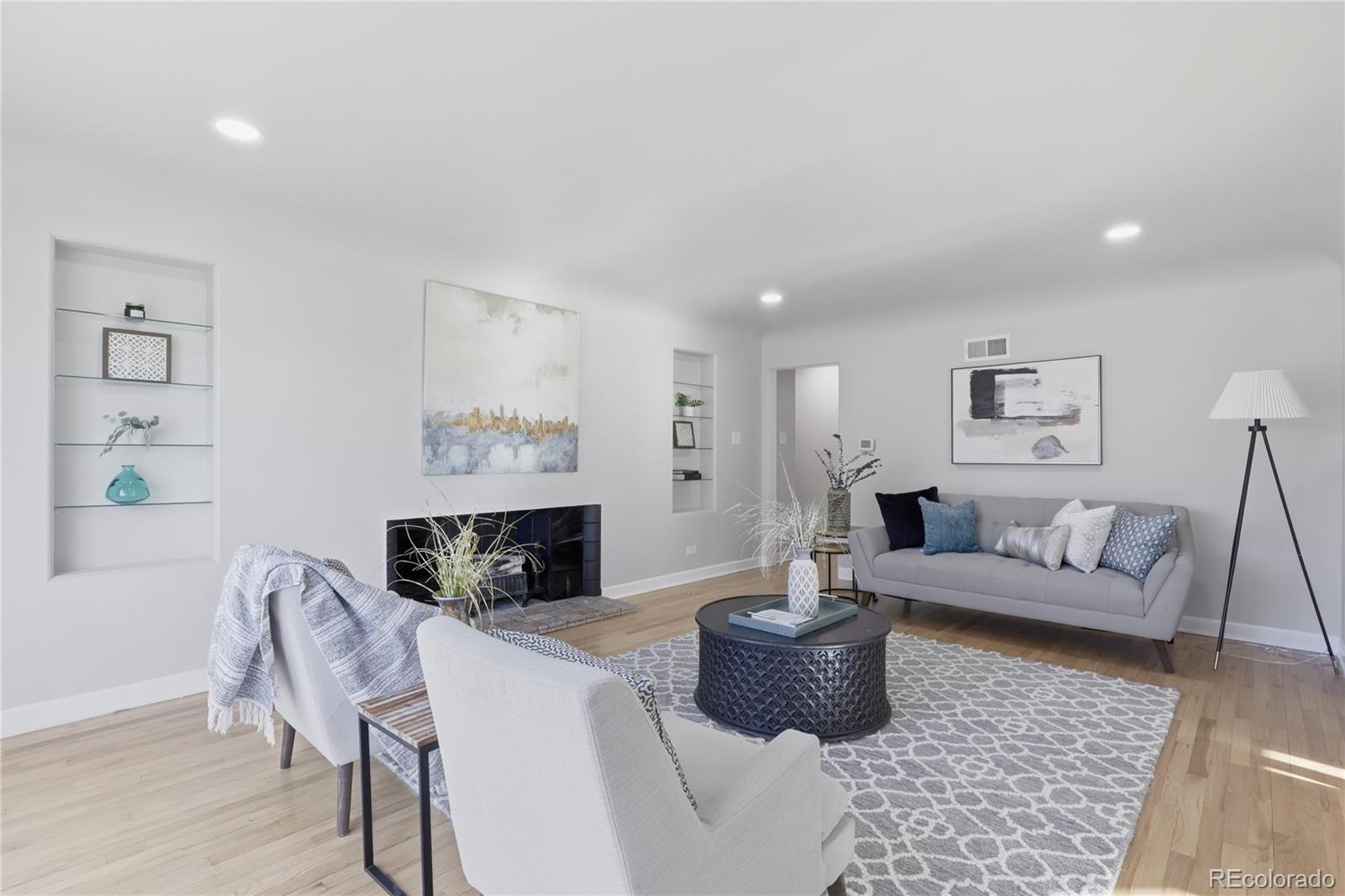2732 S Downing Circle