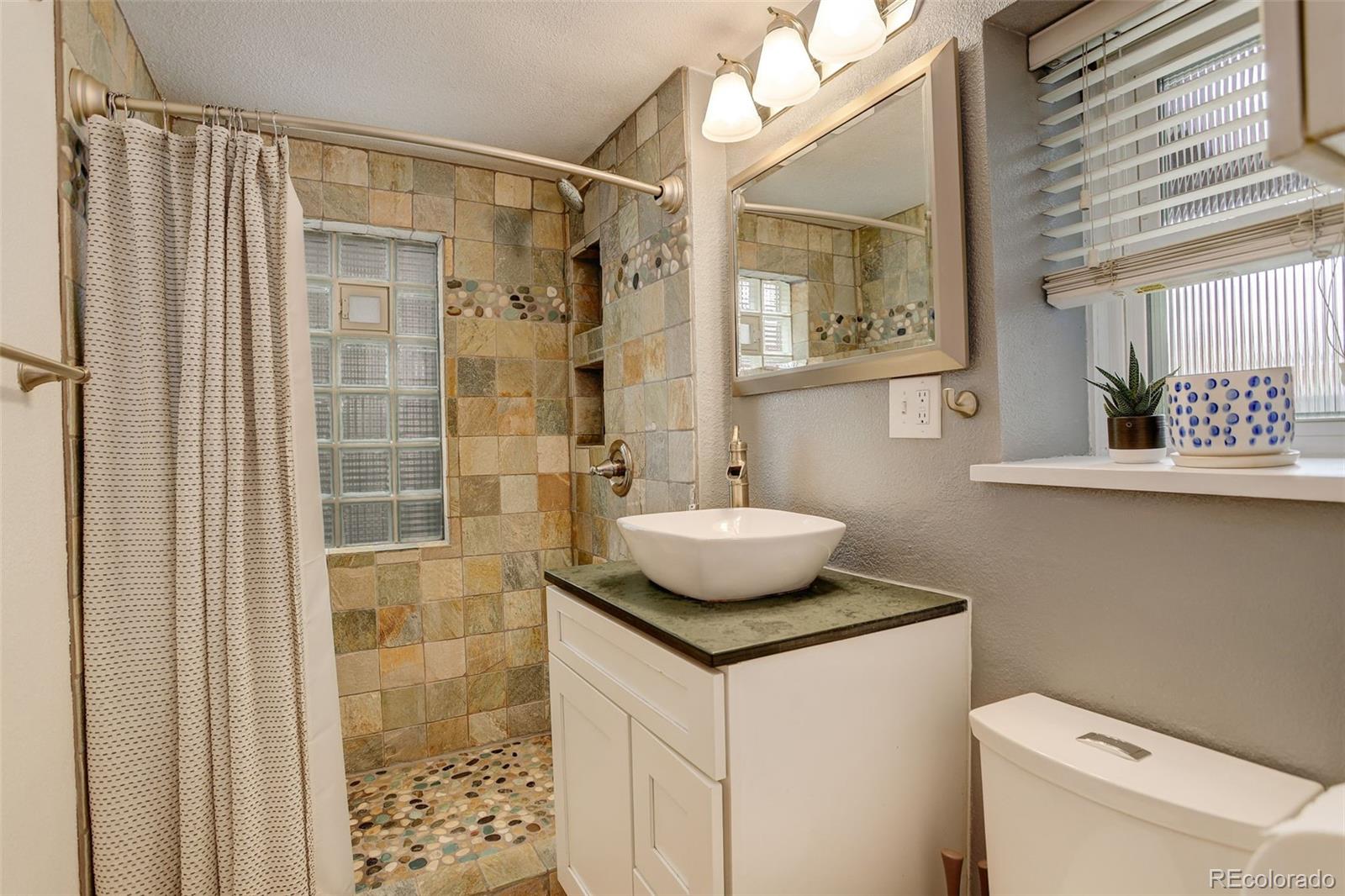 124 E Colorado Avenue Unit: 2