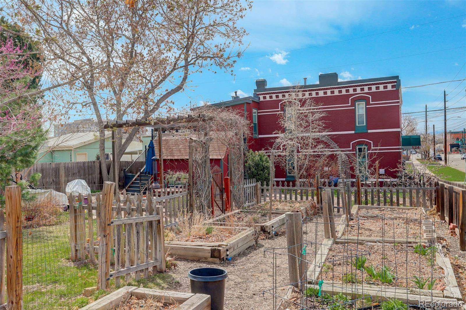 124 E Colorado Avenue Unit: 2