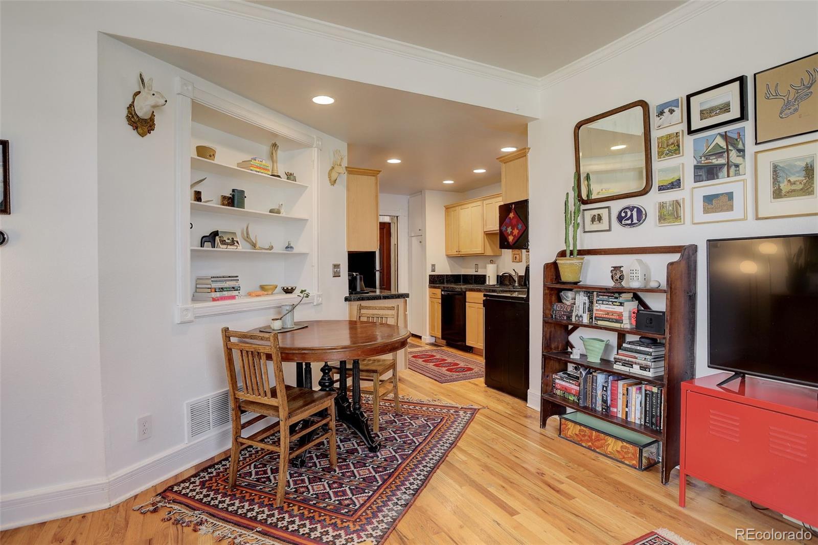 124 E Colorado Avenue Unit: 2