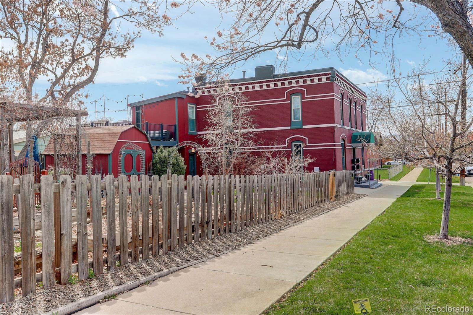 124 E Colorado Avenue Unit: 2