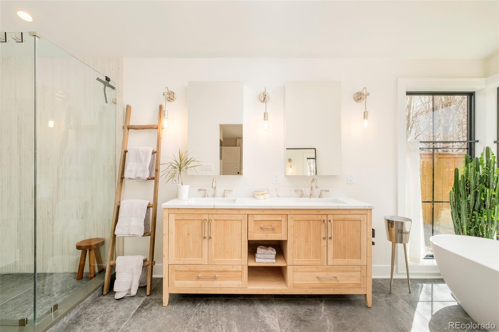 3235 S Saint Paul Street