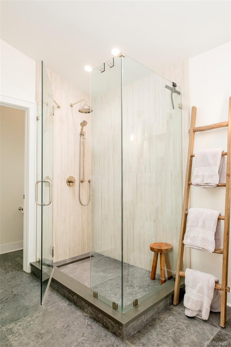 3235 S Saint Paul Street