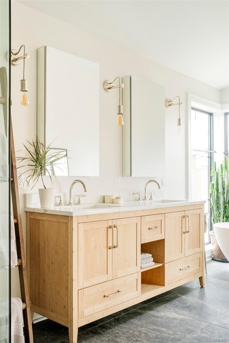 3235 S Saint Paul Street