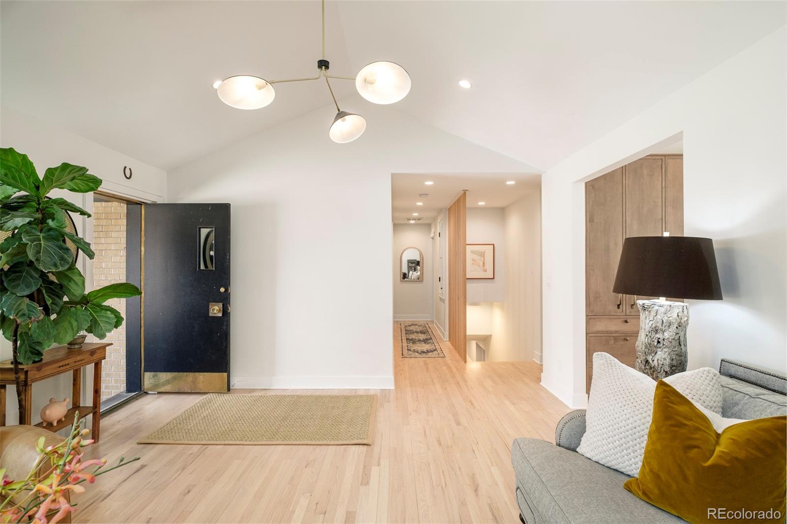 3235 S Saint Paul Street