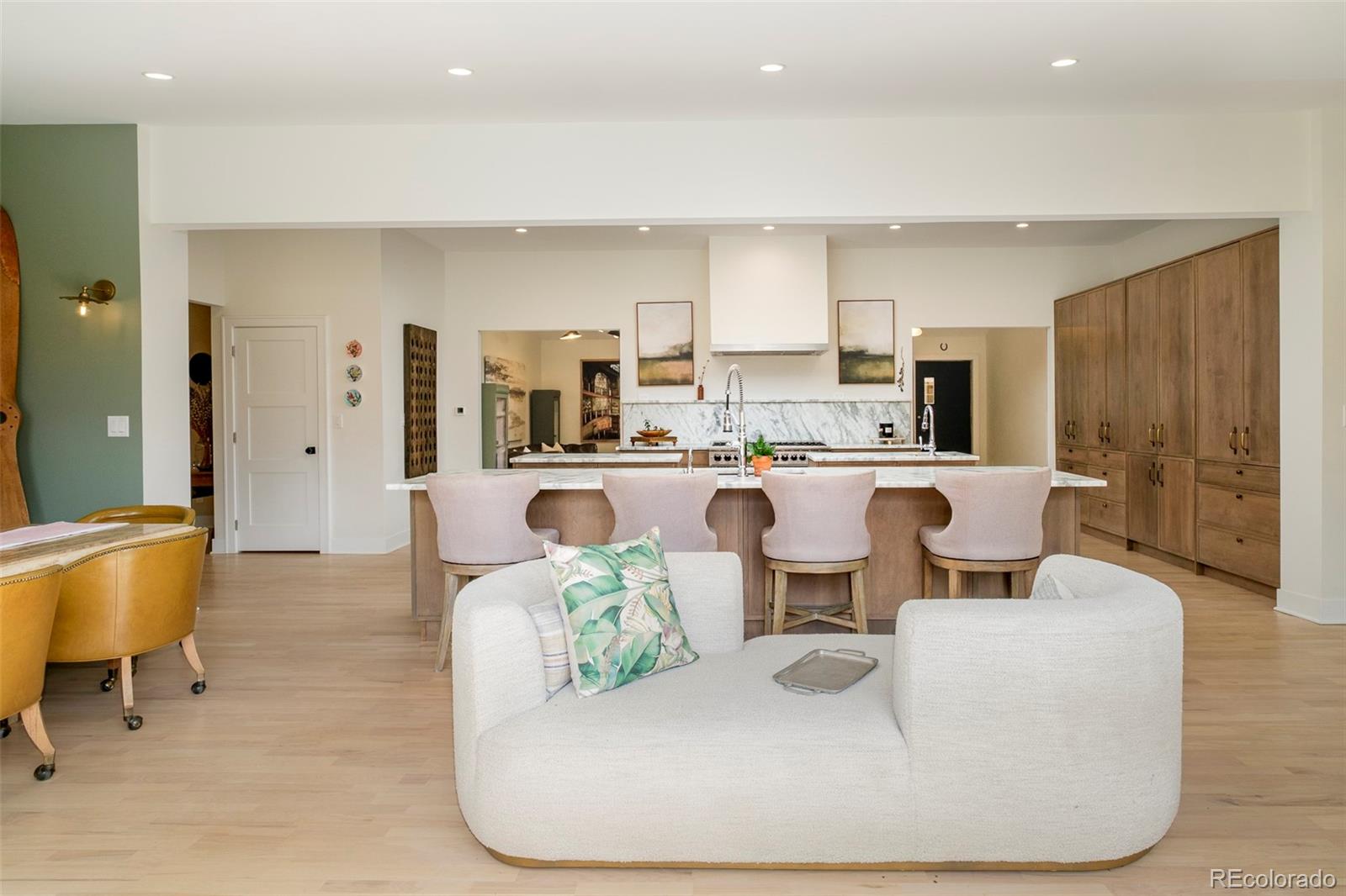 3235 S Saint Paul Street