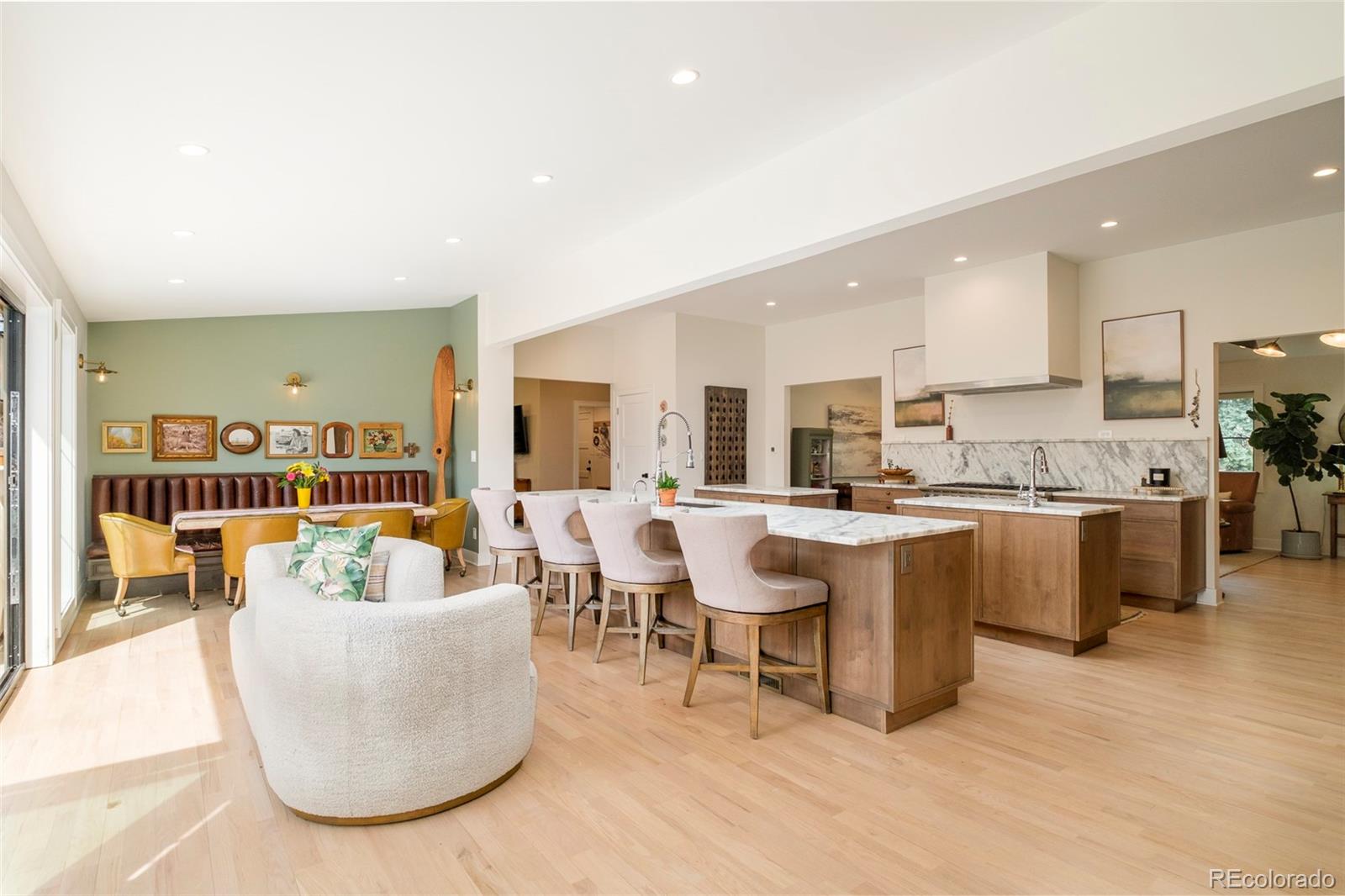 3235 S Saint Paul Street