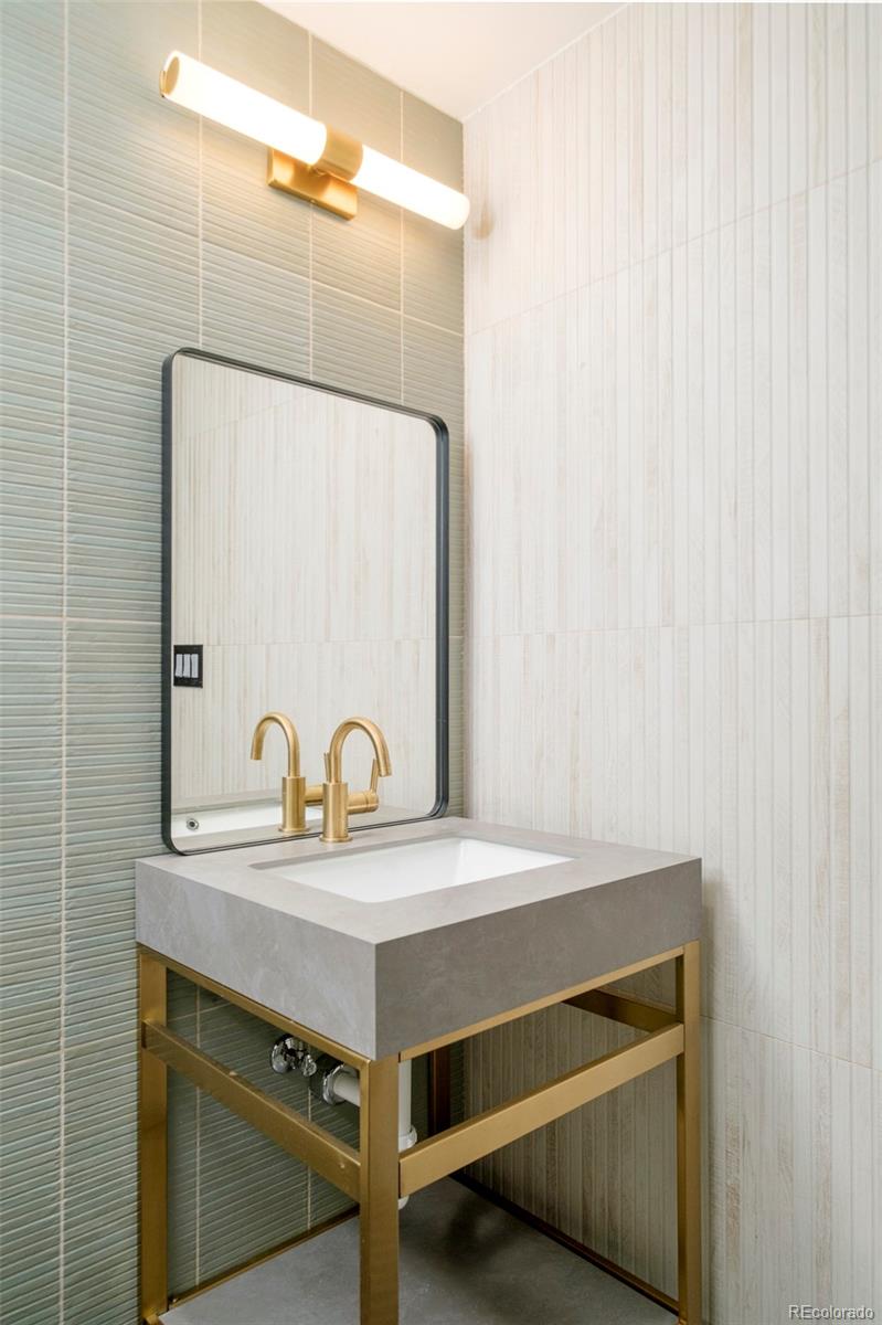 3235 S Saint Paul Street