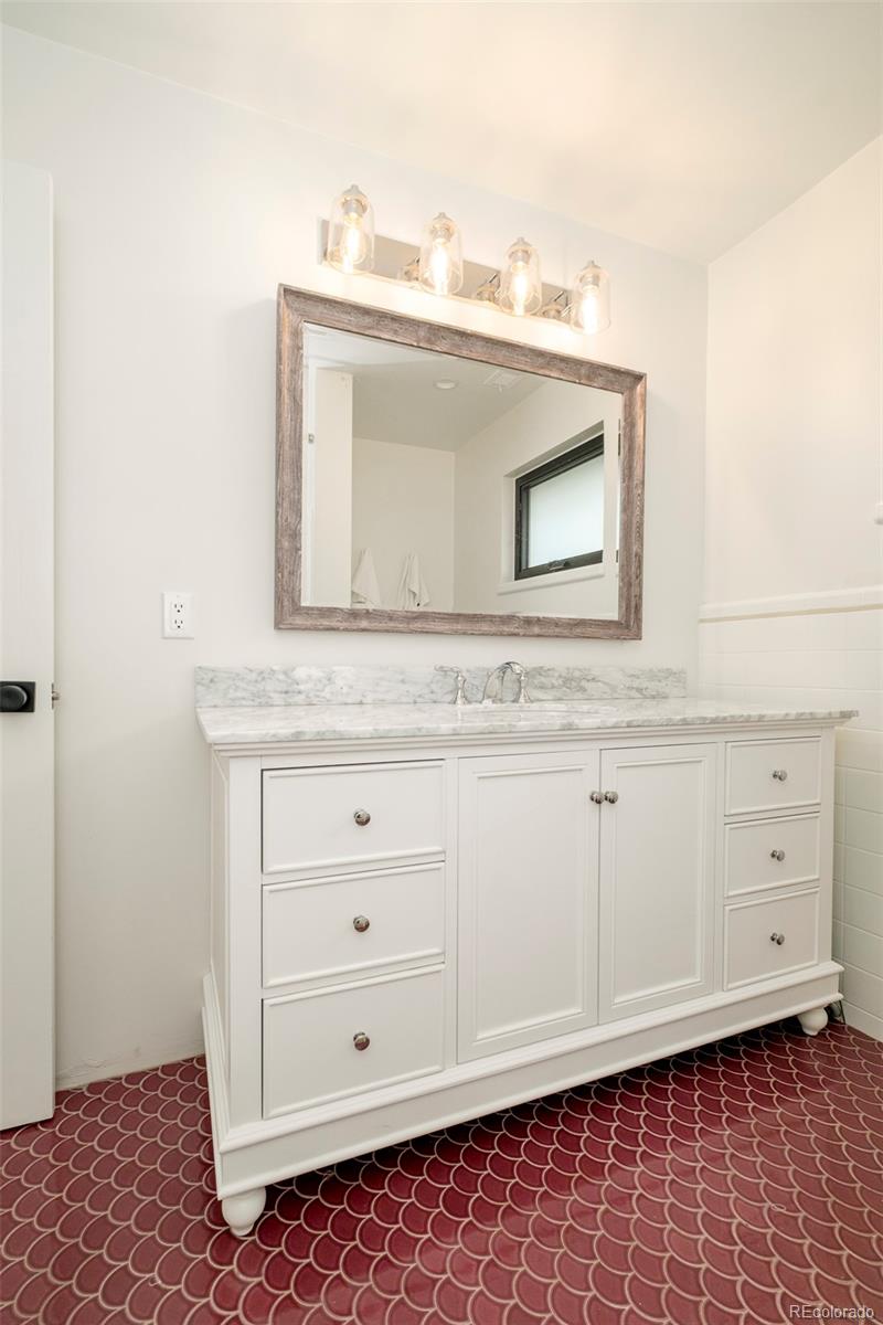 3235 S Saint Paul Street