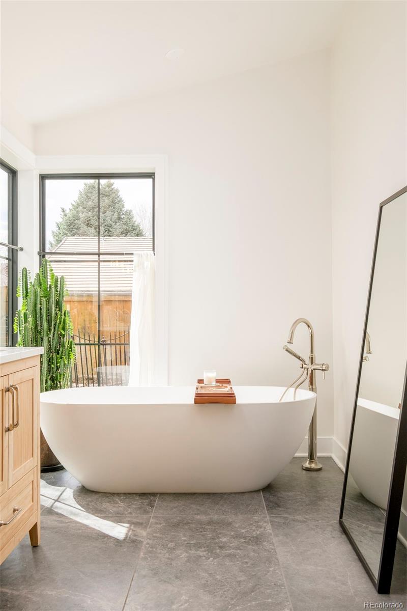 3235 S Saint Paul Street