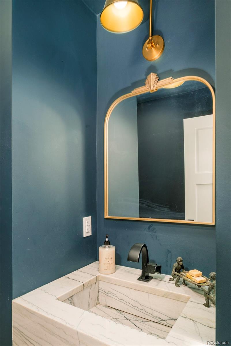 3235 S Saint Paul Street