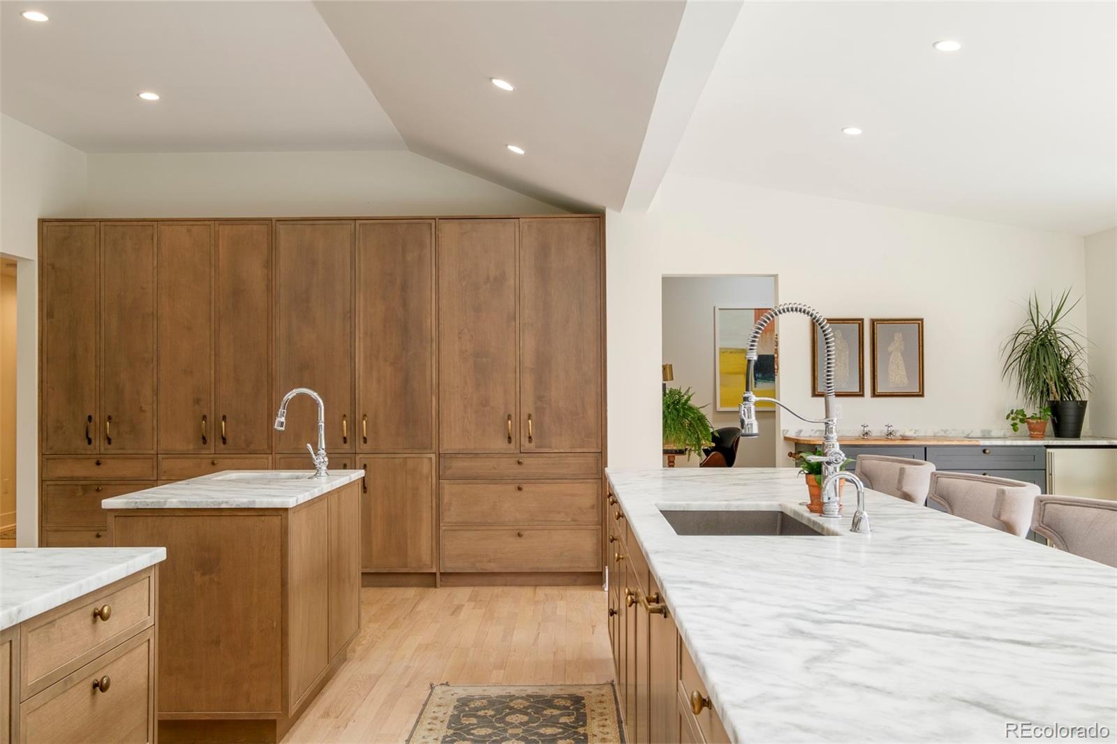 3235 S Saint Paul Street