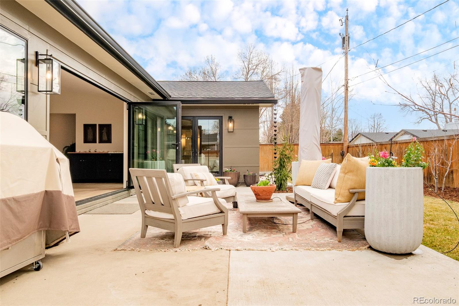 3235 S Saint Paul Street