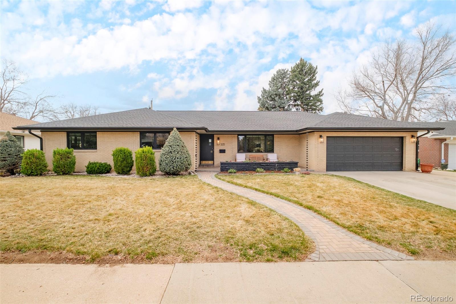 3235 S Saint Paul Street