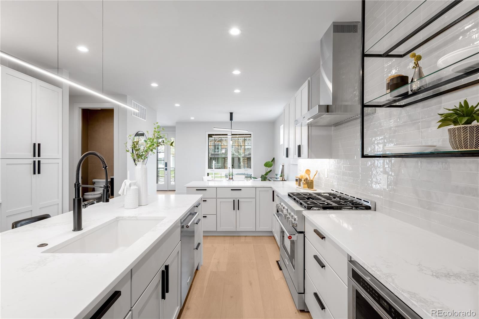 2520 S Cherokee Street