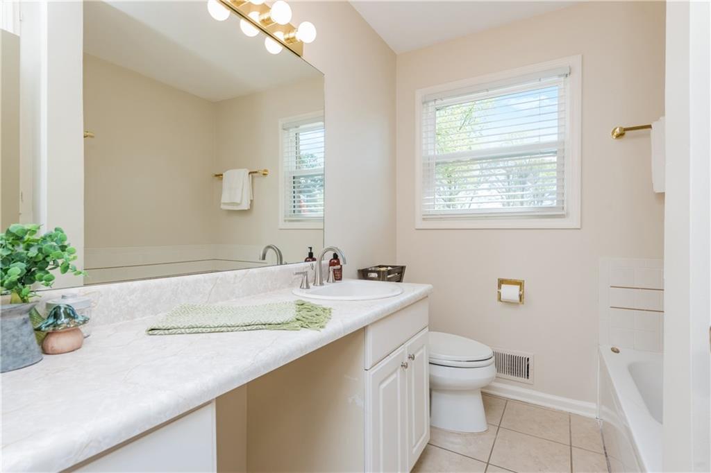 4079 Winding Valley Drive SE