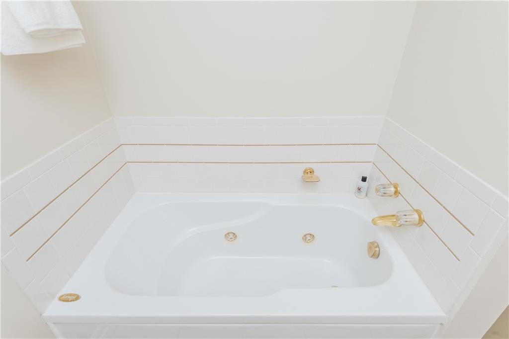 4079 Winding Valley Drive SE