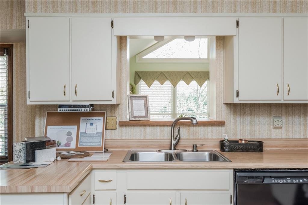 4079 Winding Valley Drive SE