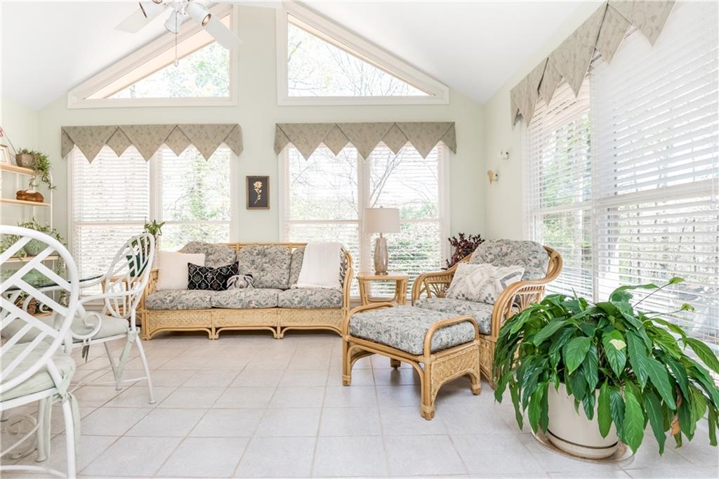 4079 Winding Valley Drive SE