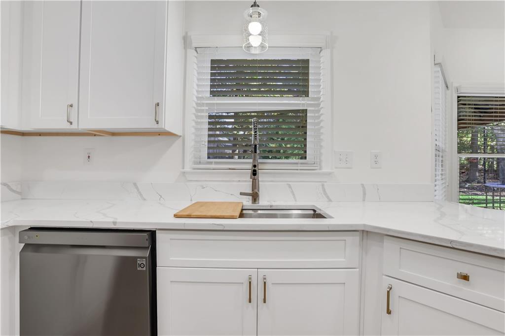 1587 Ridge Point Court