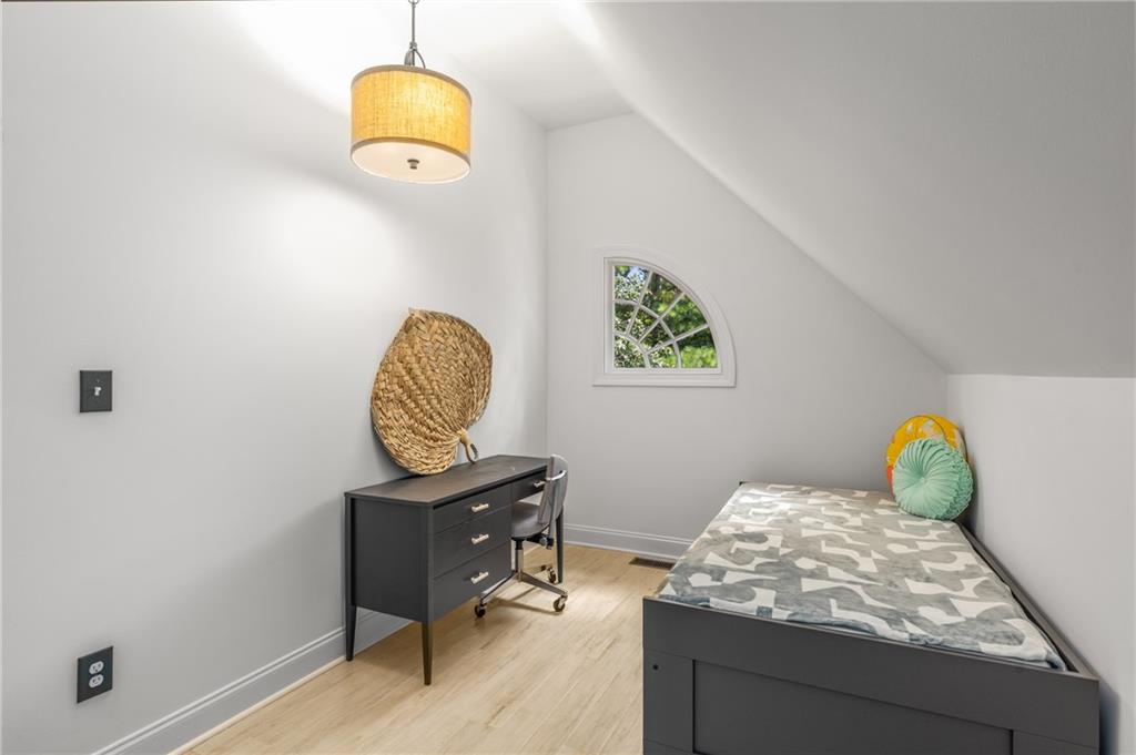 1558 Ridenour Parkway NW