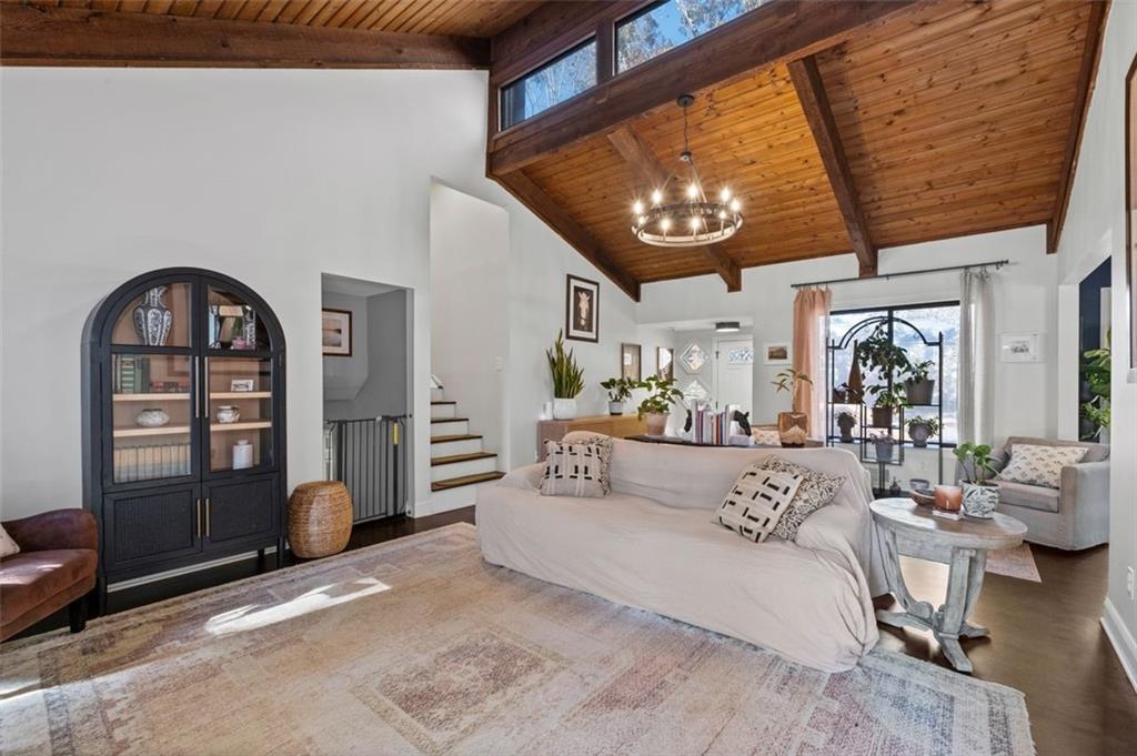 1718 CHRISTIE Drive NE