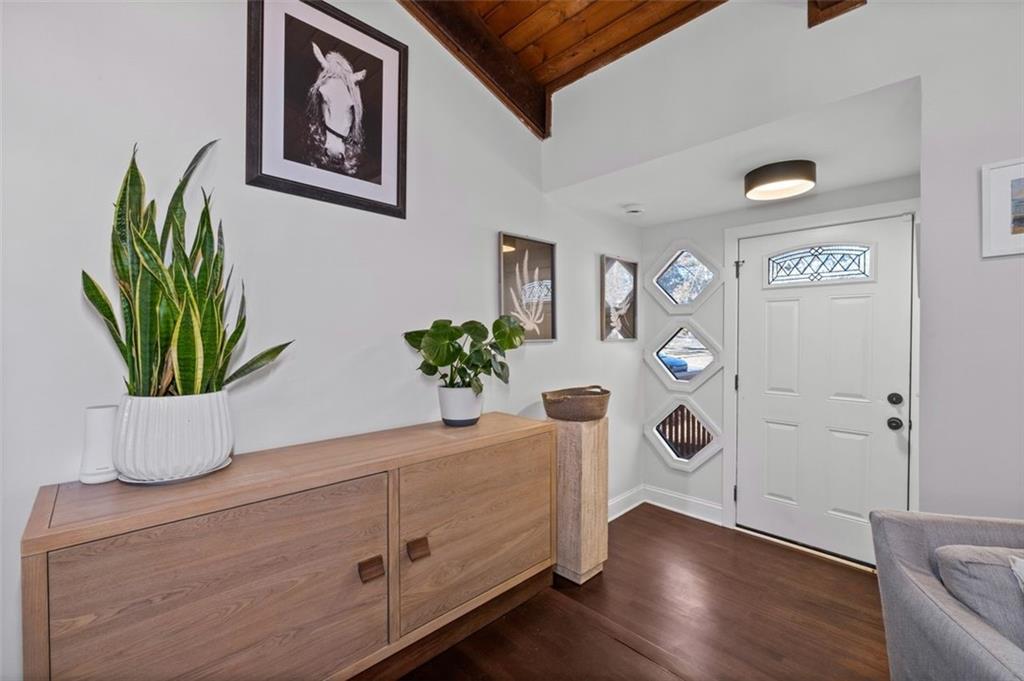 1718 CHRISTIE Drive NE