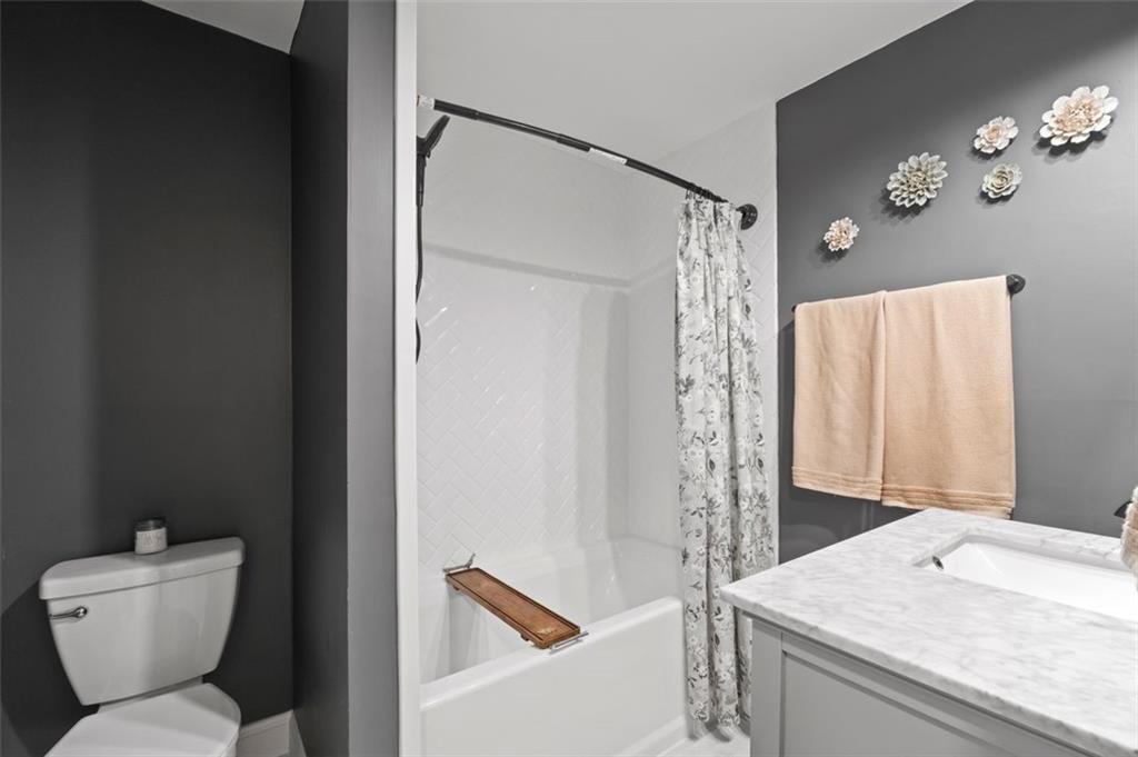 1718 CHRISTIE Drive NE