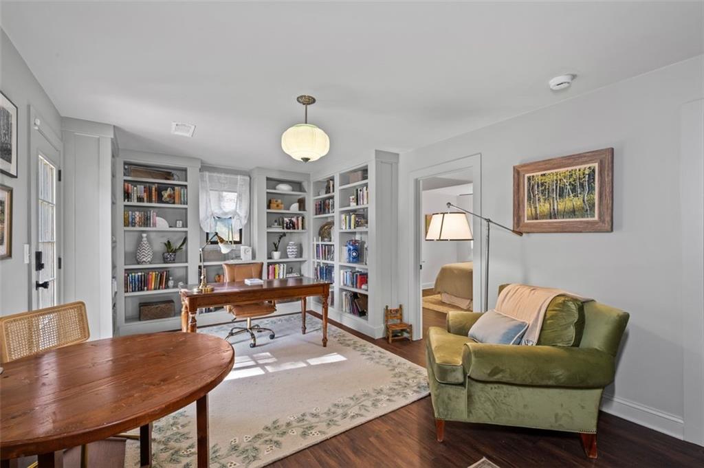 1718 CHRISTIE Drive NE